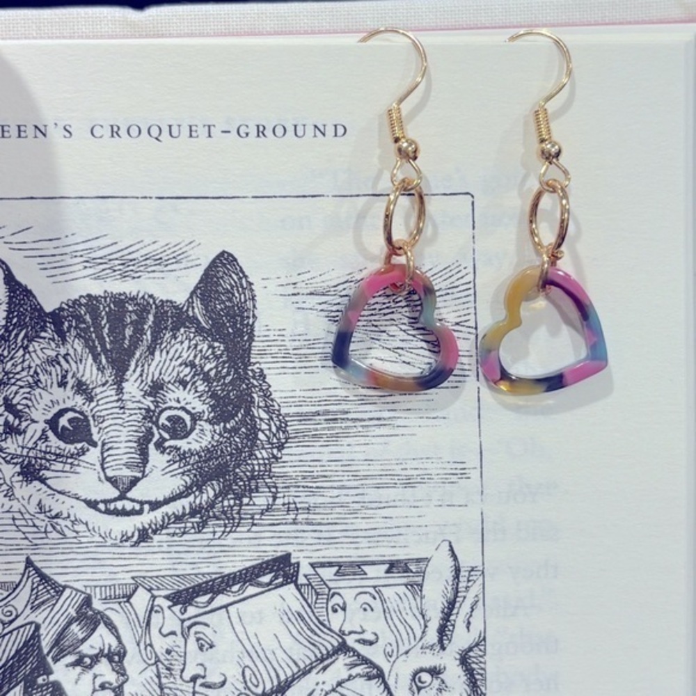 Resin Heart‎ in gold plated hooked earrings NWT